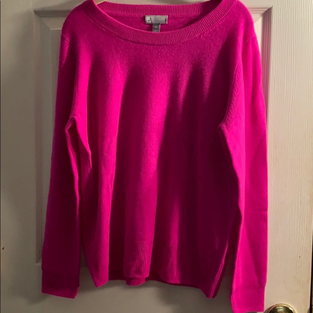 100% cashmere - looks like it runs small!